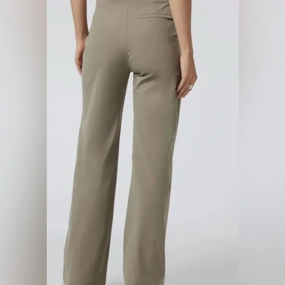 Vuori Women's Meta Wideleg pants - Picture 2 of 6